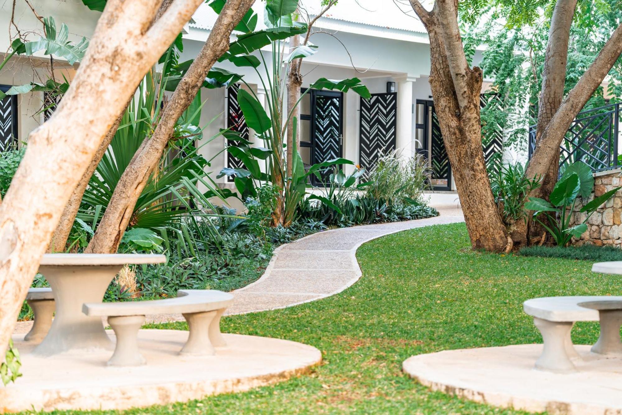 Nkosi Guest Lodge Victoria Falls Exterior photo